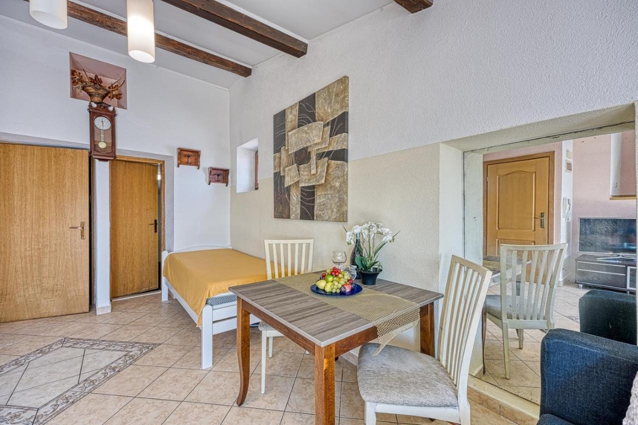 Old Town Apartments In אומאג מראה חיצוני תמונה